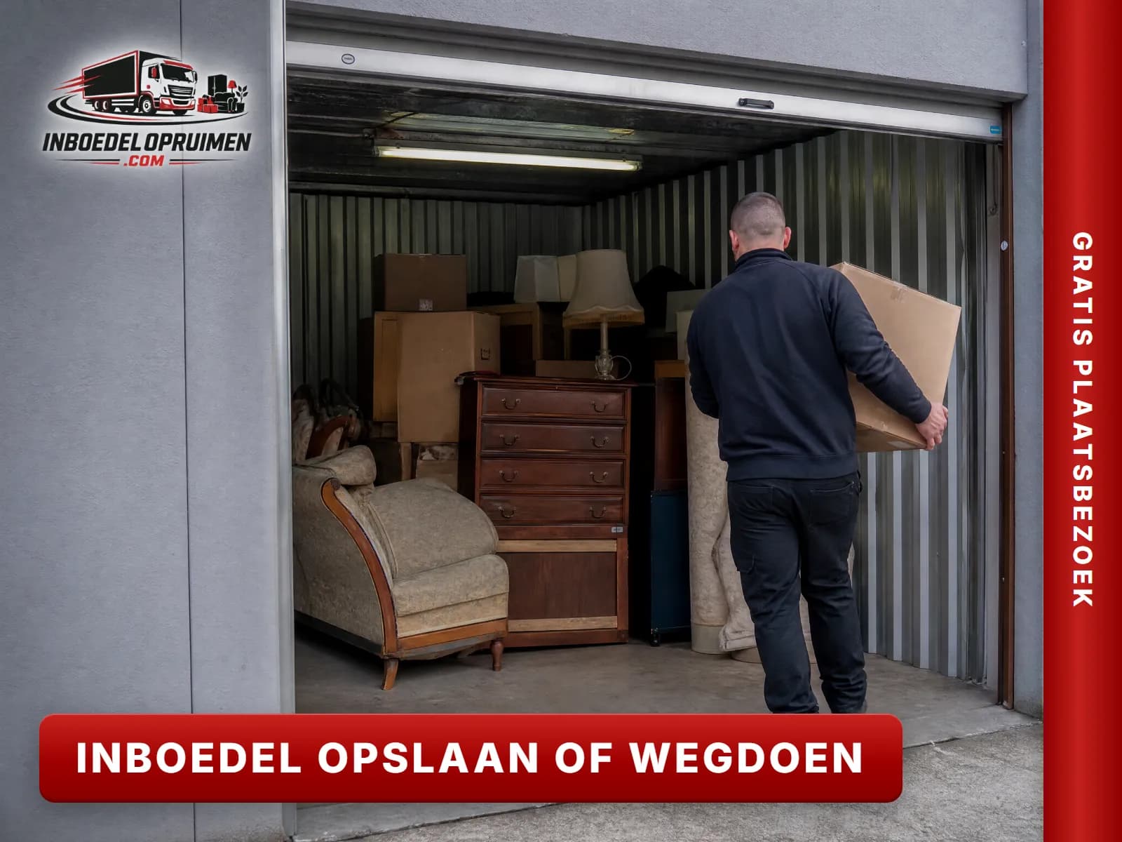 Inboedel van meubels en dozen gestapeld in een self-storage box