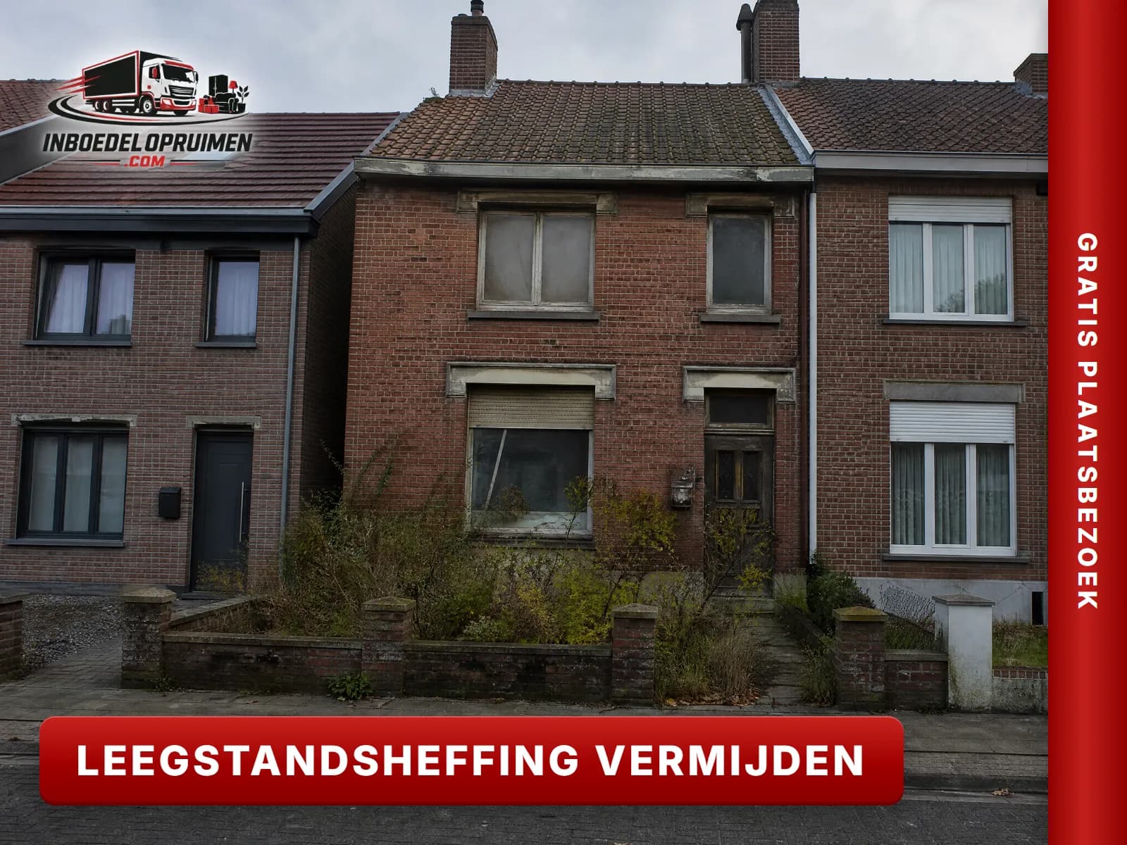 Leegstaande Vlaamse rijwoning met lege ramen en dichtgetrokken gordijnen