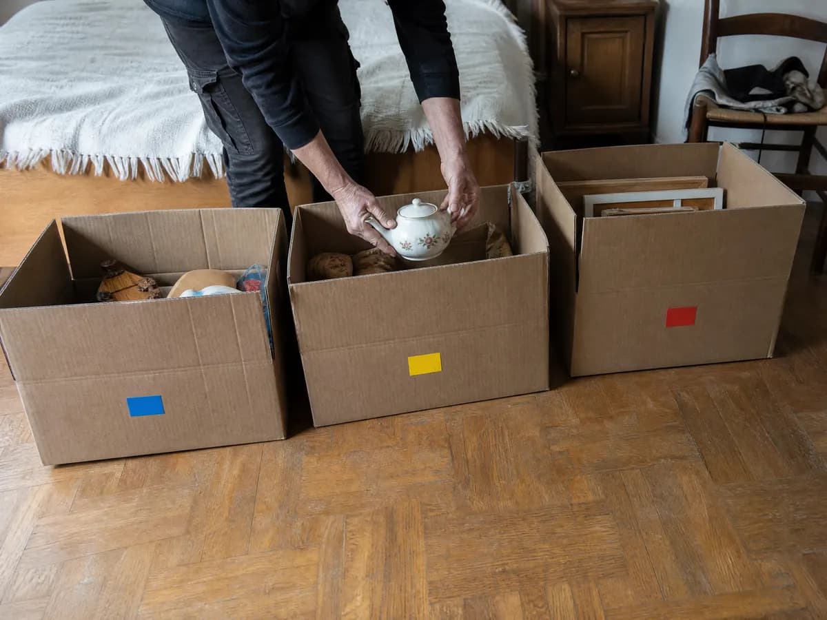 Drie dozen voor houden, weggeven en weg bij het leegmaken van het ouderlijk huis