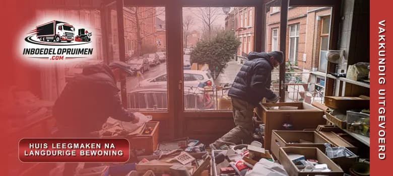 Medewerkers sorteren en voeren decennialang opgestapelde inboedel af tijdens leegmaken van huis in België