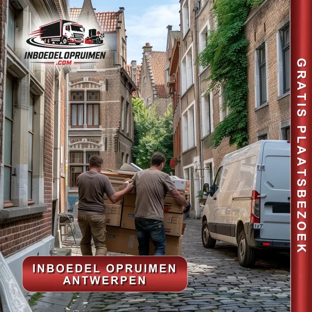 Medewerker draagt huisraad uit Antwerpse rijwoning op smalle straat tijdens professionele inboedelopruiming in Antwerpen