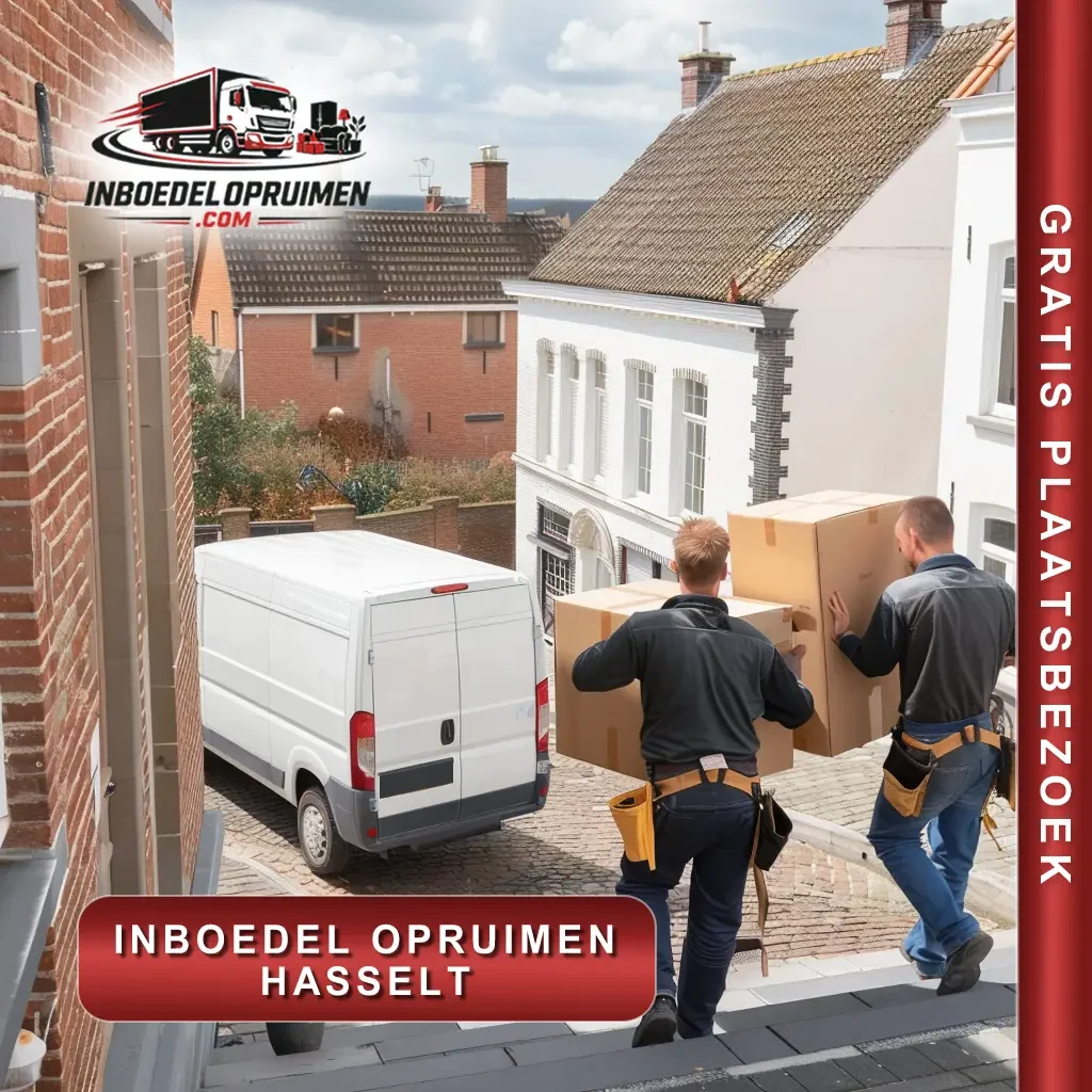 Twee medewerkers dragen meubels en dozen uit ruime vrijstaande Limburgse woning tijdens professionele inboedelopruiming in Hasselt